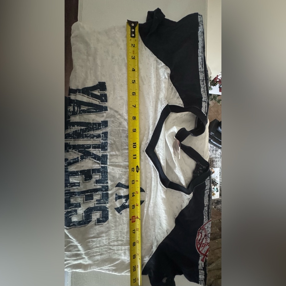 NY Yankees Women’s V-Neck Distressed Shirt - White and Navy - Picture 8 of 8